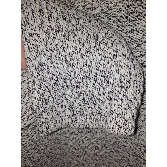 Chicos White and Gray Marled Sweater with Fringe on the Bottom Size XL - Picture 7 of 9